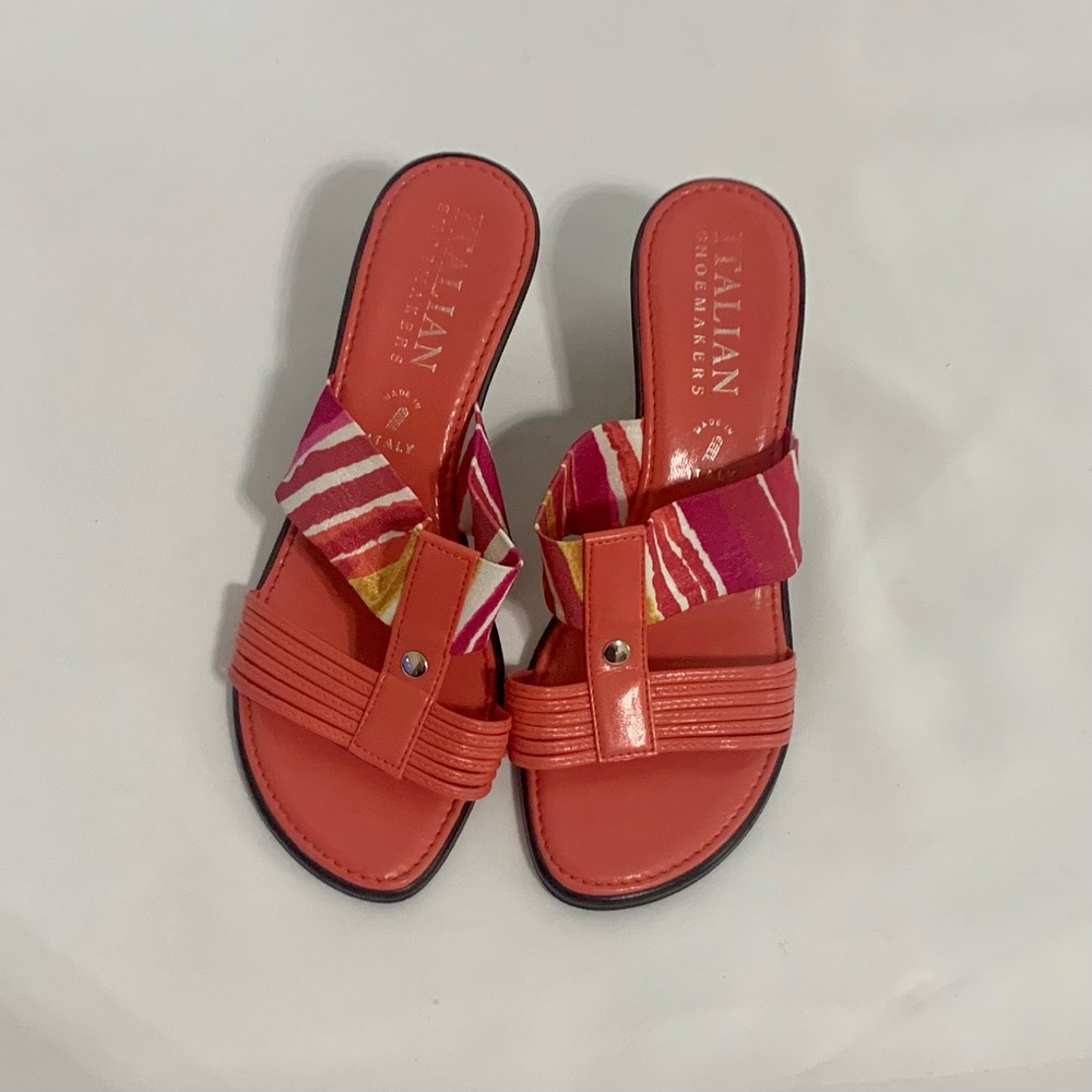 Women’s peach white Italian Shoemaker size 9 sandals heels elastic comfort